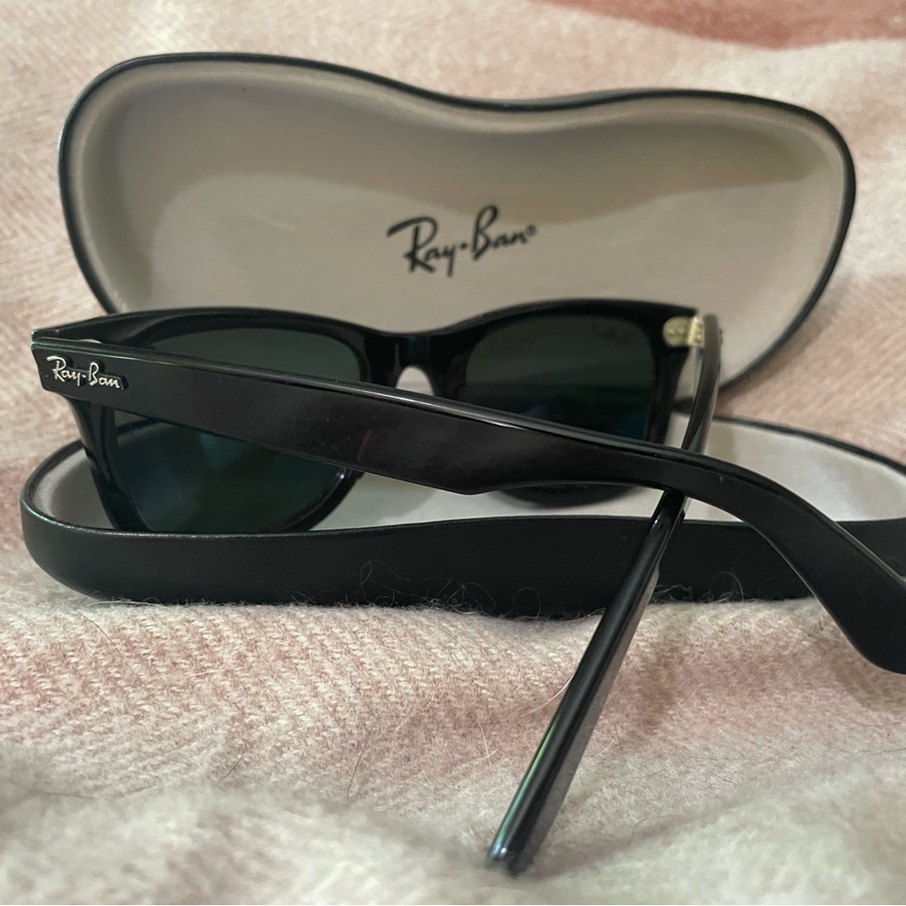 RayBan Original Wayfarer Classic Sunglasses- Polarized w Case